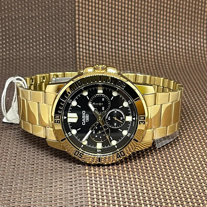 Casio MTP-VD300G-1E Orologio Analogico Uomo – Multicolore, Bracciale In Acciaio, Cronografo