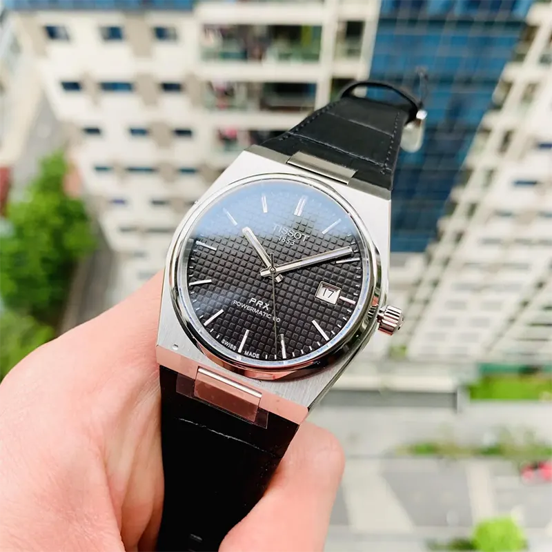 Orologio da uomo automatico in pelle nera Tissot T137.407.16